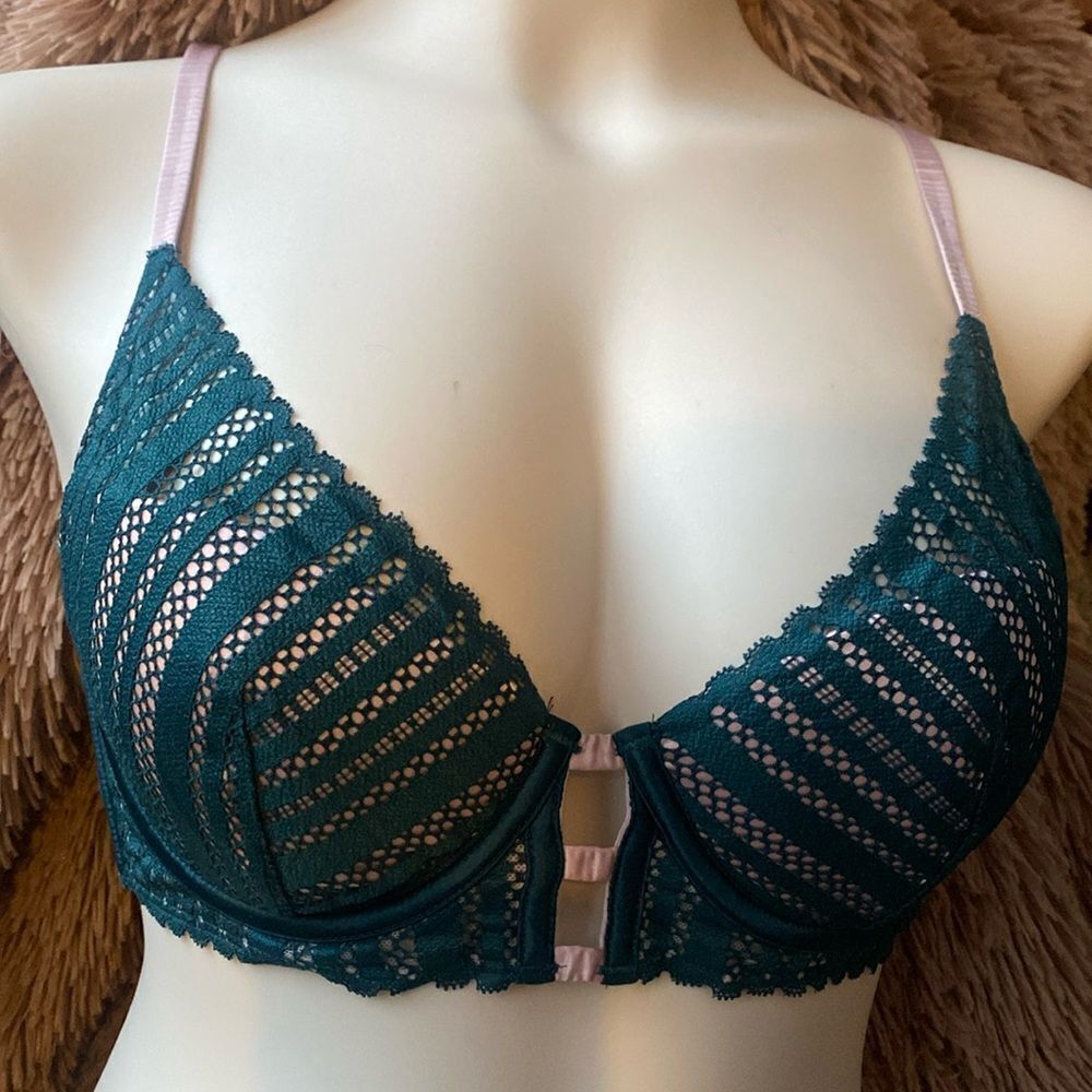 Victoria’s Secret Beautiful emerald teal push up bra 34C